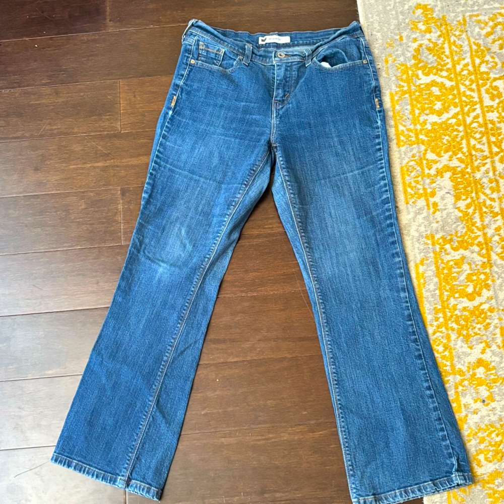 515 Levi’s in 6 short, bootcut, flap pockets, red tab
